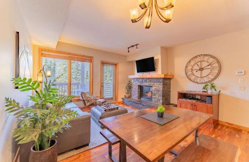 Canmore Apartment | Stunning 2bd hot tub walking distance to downtown