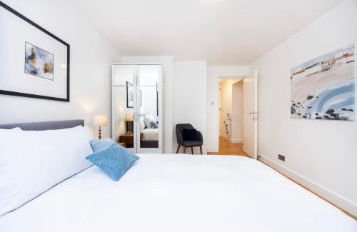 Soho Apartment | Stunning 2Bed in Soho,Steps from Piccadilly Circus