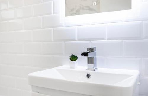 Soho Apartment | Stunning 2Bed in Soho,Steps from Piccadilly Circus