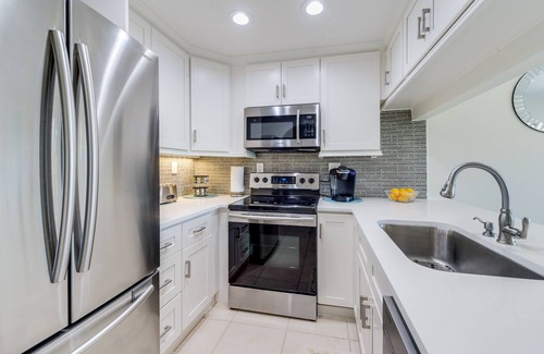 Central Naples Condo | Stunning 2BR/2BA condo in the heart of Naples