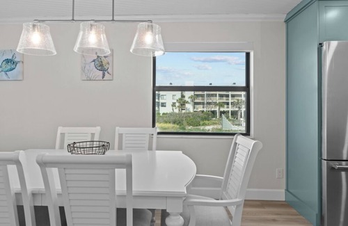 Sanibel Condo | Stunning 2BR/2BA With Panoramic Gulf Front Views, Fully Remodeled!