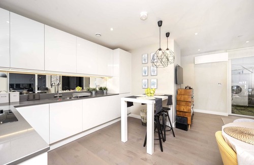 London Borough of Bromley Apartment | Stunning 2BR Apt Bromley Views Terrace