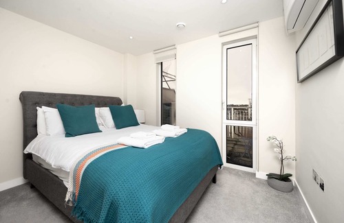 London Borough of Bromley Apartment | Stunning 2BR Apt Bromley Views Terrace