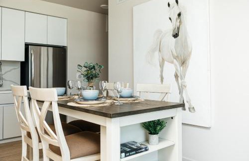 Pico Apartment | Stunning 2BR apartment steps from Santa Monica pier