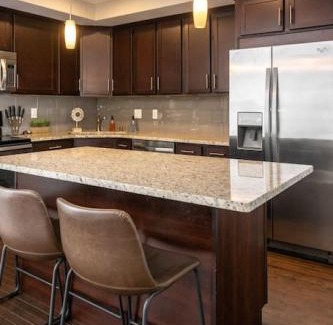 Mount Auburn Apartment | Stunning 2BR Apartment Near Downtown
