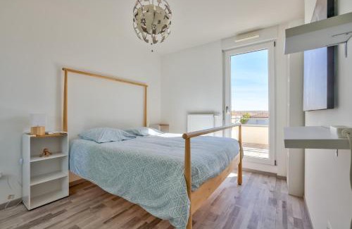Poteries Apartment | Stunning 2BR Flat with Terrace and private parking