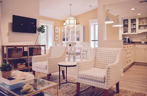 South Beach Condo | STUNNING 2BR VILLA STEPS FROM BEACH IN SOUTH BEACH WITH SUNRISES HILTON HEAD
