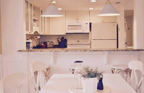 South Beach Condo | STUNNING 2BR VILLA STEPS FROM BEACH IN SOUTH BEACH WITH SUNRISES HILTON HEAD