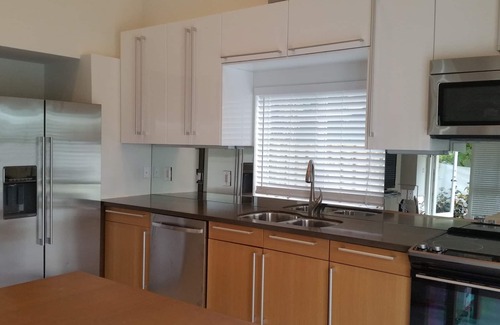 Deerfield Beach House | Stunning 3/3, Heated Pool, Tropical Setting. 5 Star Rated Best on the Island!
