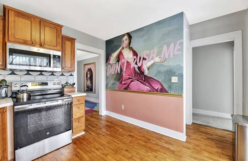 College Hill House | Stunning 3 BD/1 BATH! ~Rosé Retreat~