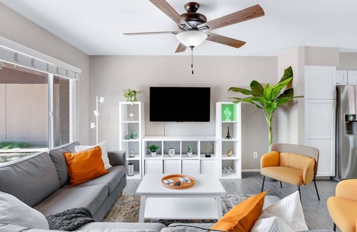Village Park Four House | Stunning 3 Bd / 2 Ba | 10-Minute Walk to Sloan/Riverview Parks!
