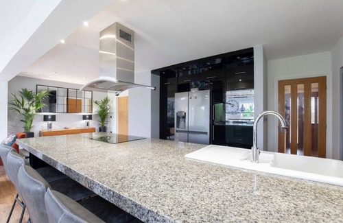 Mangotsfield House | Stunning 3 Bed 2 Bath Detached Village Home