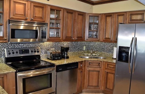 Madeira Beach Condo | Stunning 3 bed/2 bath beachfront condo in Madeira Beach, FL