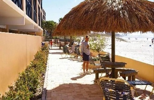 Madeira Beach Condo | Stunning 3 bed/2 bath beachfront condo in Madeira Beach, FL