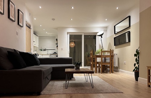 Birmingham House | Stunning 3-Bed House and Private Garden in BHAM