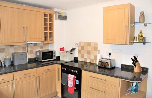 Milton Keynes House | STUNNING 3 bed semi, walking distance to the city centre!