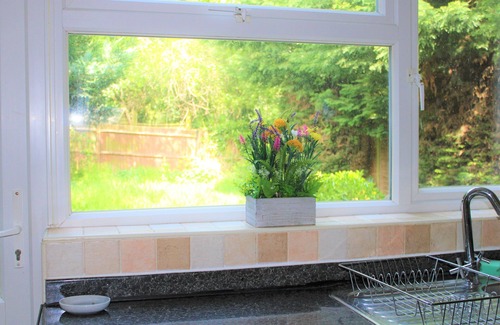 Milton Keynes House | STUNNING 3 bed semi, walking distance to the city centre!