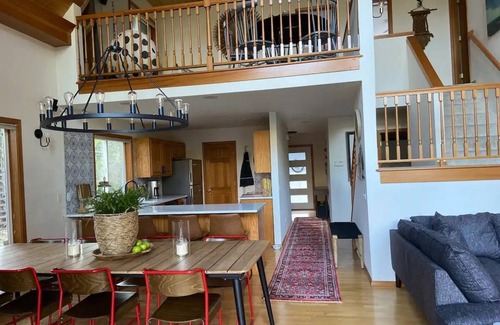 Gold Bar Cabin | Stunning 3 bed Skykomish Riverfront Cabin with breathtaking views