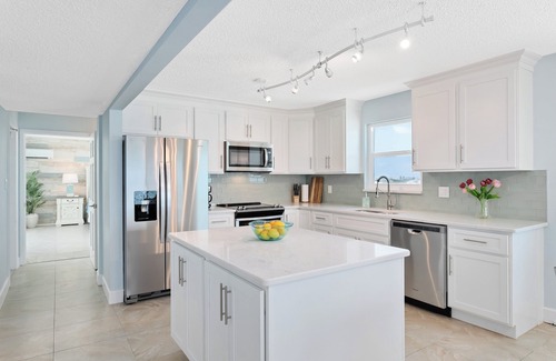 Satellite Beach Condo | Stunning 3-Bed Penthouse with Panoramic Ocean Views & Hot Tub 🌊