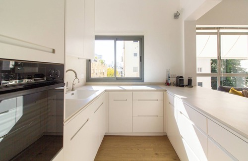 Tel Aviv Apartment | Stunning 3 Bedroom Duplex Apartment (near Gordon Beach)
