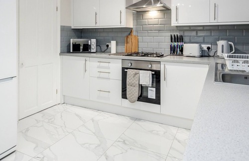 Hainault House | Stunning ☆ 3 Bedroom ☆ 2 Bath house Hainault/Greater London☆