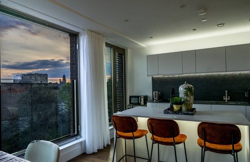 York Apartment | Stunning 3 bedroom apartment with 2 parking spaces