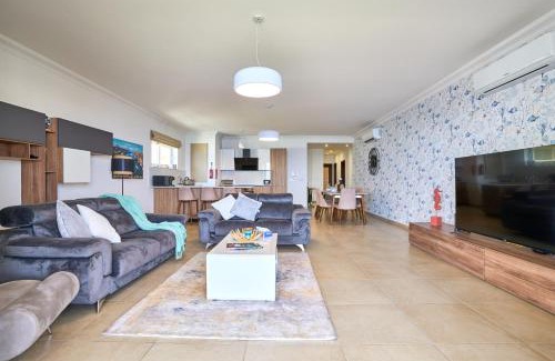 Sliema Apartment | Stunning 3-Bedroom Seaview Retreat in Fort Cambridge