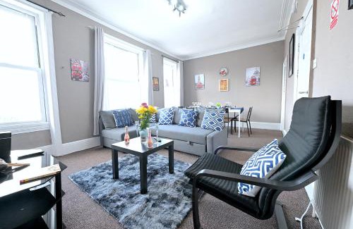 Crouch End Apartment | STUNNING 3 Bedroom Serviced Flat IN North London