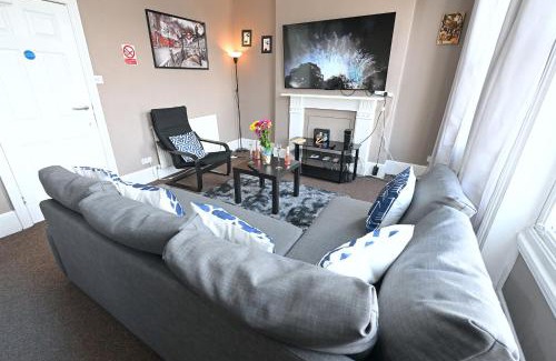 Crouch End Apartment | STUNNING 3 Bedroom Serviced Flat IN North London
