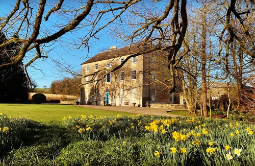 Conna House | Stunning 300 year old Georgian Mansion. Hot Tub, Bar, Games Rooms, BBQ Terraces.