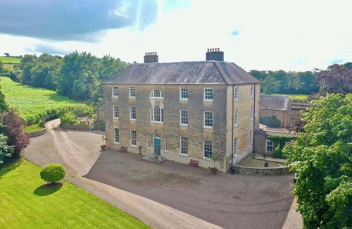 Conna House | Stunning 300 year old Georgian Mansion. Hot Tub, Bar, Games Rooms, BBQ Terraces.