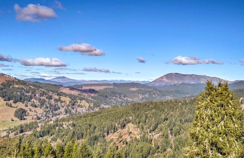 Smith River Apartment | Stunning 360 Ocean Views, Near Redwoods NP!