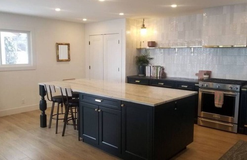 Kamloops House | Stunning 365degree vapor cleaned central view home