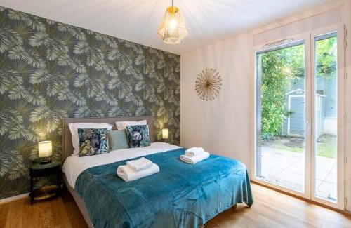 Issy-les-Moulineaux Apartment | Stunning 3Bedroom Apartment with Garden in Prestigious Area I Eiffel Tower Within 15 Minutes' Drive