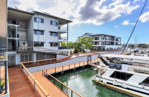 Bayview Apartment | Stunning 3BR Bayview Waterfront Haven