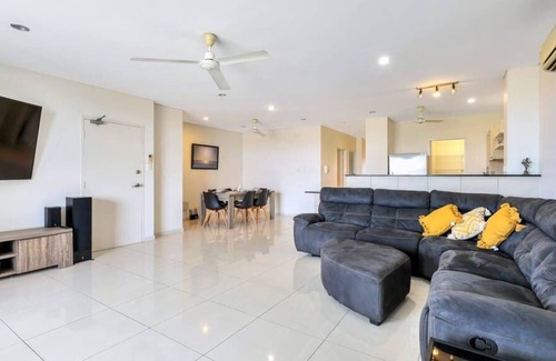 Bayview Apartment | Stunning 3BR Bayview Waterfront Haven