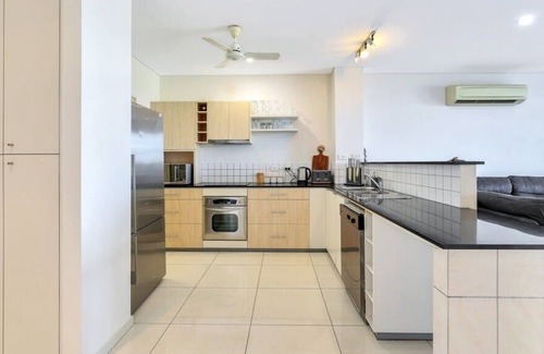 Bayview Apartment | Stunning 3BR Bayview Waterfront Haven