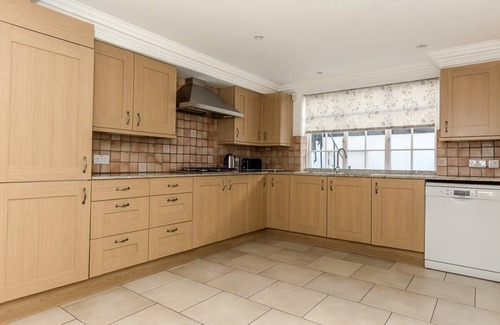 Knightsbridge House | Stunning 3BR Home With Terrace in Knightsbridge