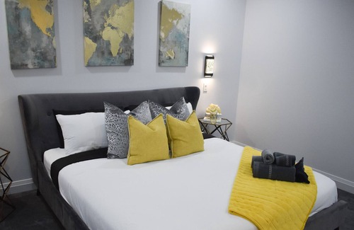 Northeast Edmonton House | Stunning 3BR Luxury Hme/3full bath/2kingbeds/WiFi