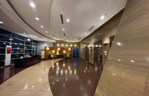 Ermita Apartment | Stunning 3BR with Sunset View near Dolomite Beach