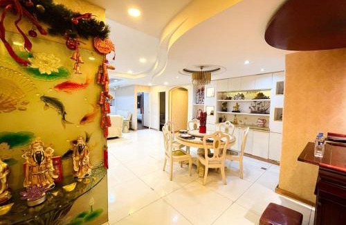 Ermita Apartment | Stunning 3BR with Sunset View near Dolomite Beach