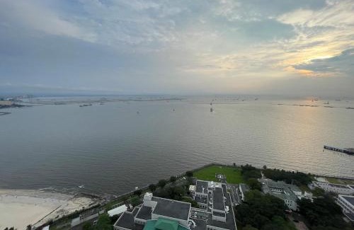 Ermita Apartment | Stunning 3BR with Sunset View near Dolomite Beach