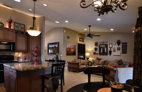 Val Vista Lakes House | Stunning 4 bdr (2 Masters) sleeps 11+ single story w/Pool in Val Vista Lakes