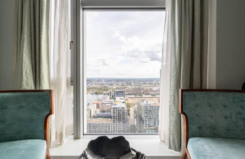 Canary Wharf Apartment | Stunning 4-Bed Duplex Penthouse in London
