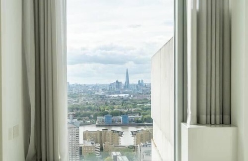 Canary Wharf Apartment | Stunning 4-Bed Duplex Penthouse in London