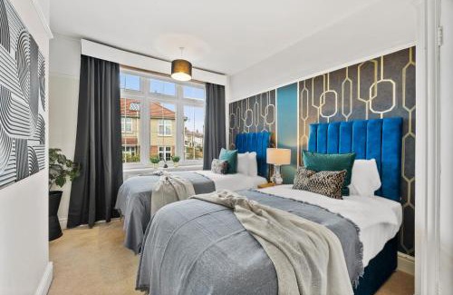Horfield House | Stunning 4-bed - Garden - Sleeps 14