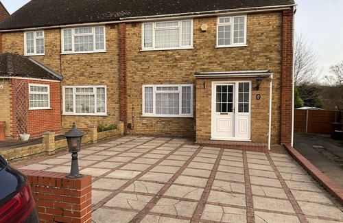 Rochester House | Stunning 4-Bed House in Rochester