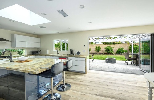 Huntington Beach House | Stunning 4-bedroom house with fantastic backyard