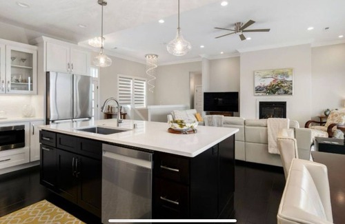Benton County House | Stunning 4-bedroom house with views in West Richland with WiFi, fitness room, AC