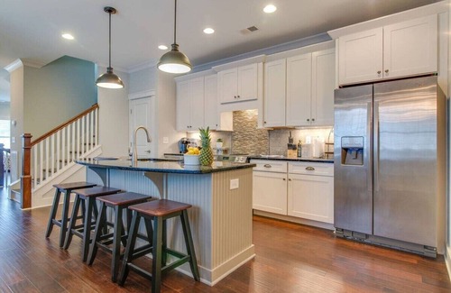 Edgehill House | Stunning 4-Bedroom Home Near Belmont